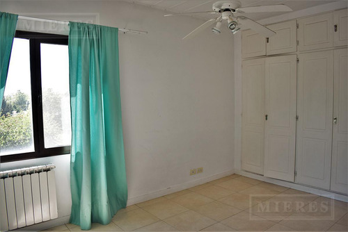 Casa En Venta En Santa María De Los Olivos