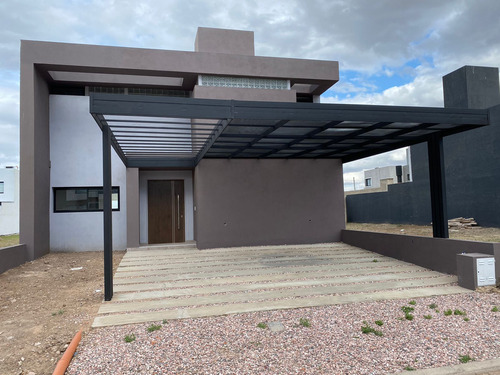 Casa En Venta En Colinas De Manantiales 3 Dormit 3 Baños .