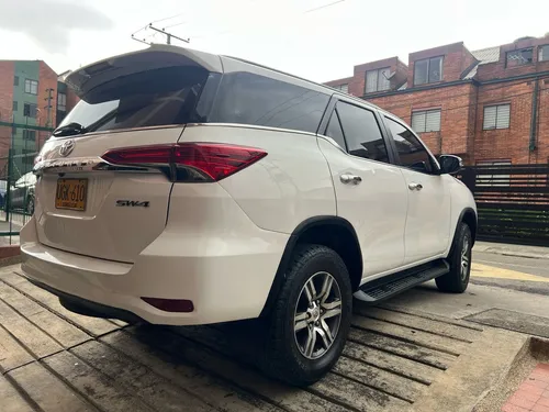 Toyota Fortuner 2.7 At