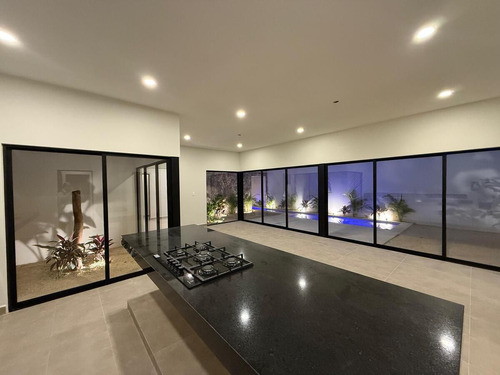 Casa En Venta En Exclusivo Desarrollo De Cholul, Merida.