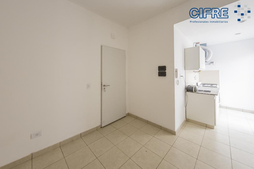 Ph A Estrenar De 3 Ambientes En Planta Baja Al Frente Con Patio.