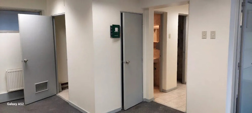Excelentes Y Amplias Oficinas, Pleno Centro De Temuco.-