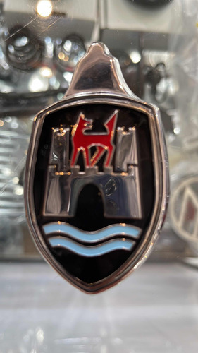 Emblema Cofre Vw Sedan Wolfburg