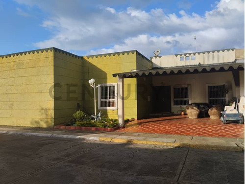 Casa En Venta En Lomas Del Bosque, Sector Tipuro, Zona Norte