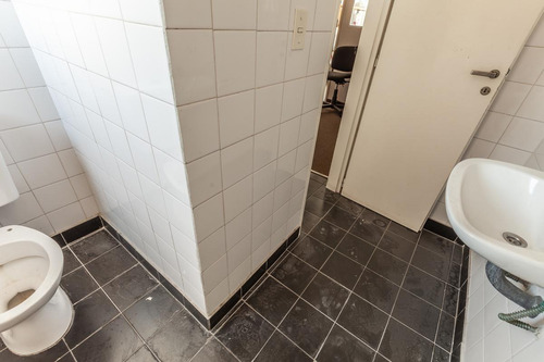 Venta Oficina Comercial Piso Entero, 8vo. Excelente Ubicación. Av. Belgrano 1400