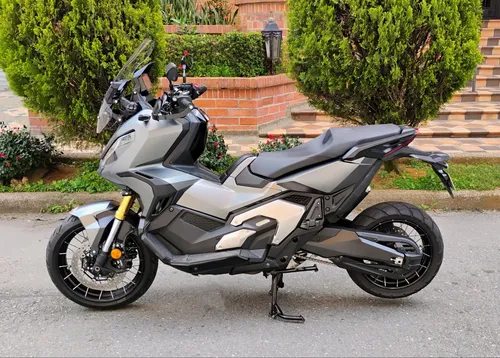 Honda X-adv 750cc.