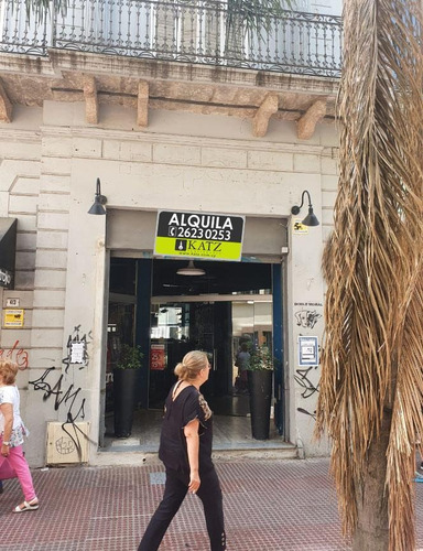 Imagen 2 de 16 de Sarandí Y Misiones, Gran Local De 210 M2 ,permite Gastronomía !!