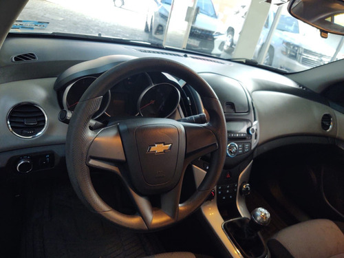 Imagen 8 de 10 de Chevrolet Cruze 2013 1.8 Ls 5vel Aa Mt