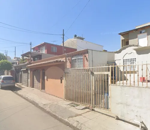 Sk01- Casa En Remate Bancario En Av. Aranjuez, Villa Fontana Ix, Tijuana, Bc. (65% Debajo De Su Valor Comercial, Solo Recursos Propios)