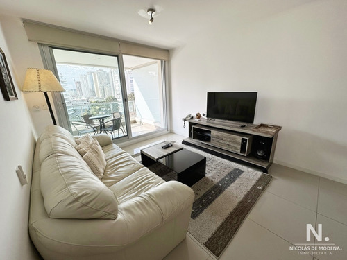 Departamento En Venta De 2 Dormitorios, Torre Wind Tower, Punta Del Este.