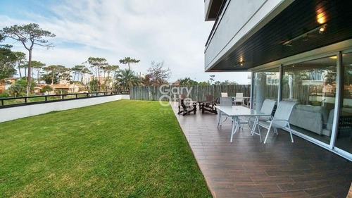 Amplio Depto, Con El Estilo De Una Casa Pero La Seguridad De Un Edificio!- Ref: 1468