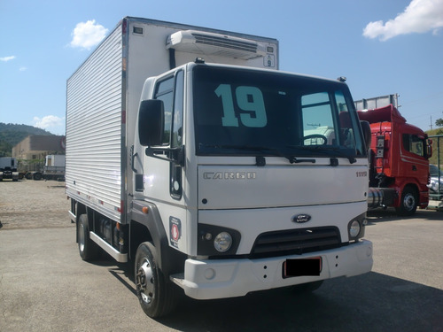 Imagem 1 de 15 de Ford Cargo 1119 4x2 Com Baú Refrigerado 2019