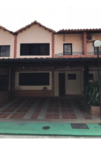  Town House En Conjunto Residencial La Fuente San Diego. Vende Lino Juvinao