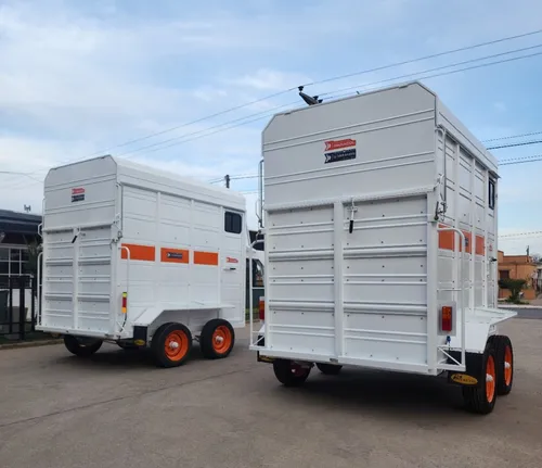 Acoplado Trailer Cerrado Full 2 Caballos Cigueña Piso Goma