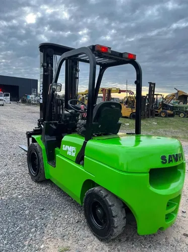 Autoelevador Sampi 3500kg Torre Triple C/desp Motor Izusu