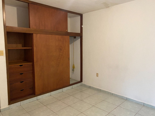 Casa En Venta En Fracc Tampiquera, Casa De Dos Niveles Con 4 Recámaras En Fracc. La Tampiquera, A Solo 700 Metros De La Playa Vicente Fox En Boca Del Río, Veracruz.