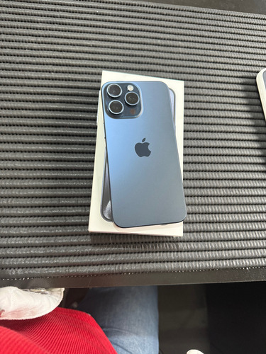 Apple iPhone 15 Pro Max (256 Gb) - Titânio Azul (Usado)