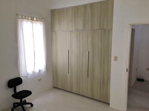Imagen 4 de 25 de Mariestela Boada, Alquila Espaciosa Casa Zona Exclusiva El Tigre #22-6909