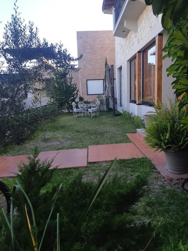 Preciosa Residencia En Misión San Jerónimo, Doble Altura, Jardín, 300 M2