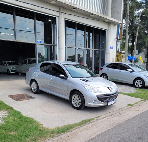 Peugeot 207 1.4 Sedan Hdi Xt