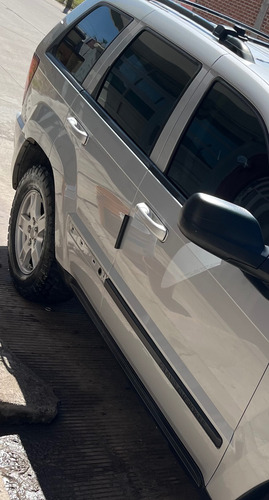 Jeep Grand Cherokee 3.7 Laredo V6 4x2 Mt