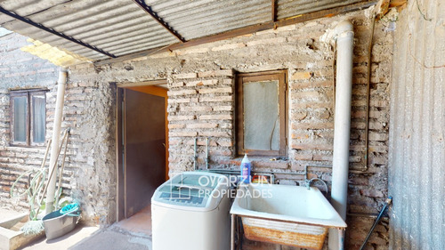 Casa En Venta De 6 Dormitorios 2 Baños 1 Estacionamiento