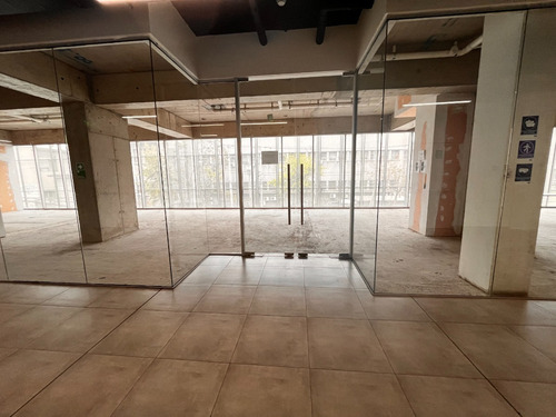 Planta Libre En Nuevo Strip Center, Metro Hospitales