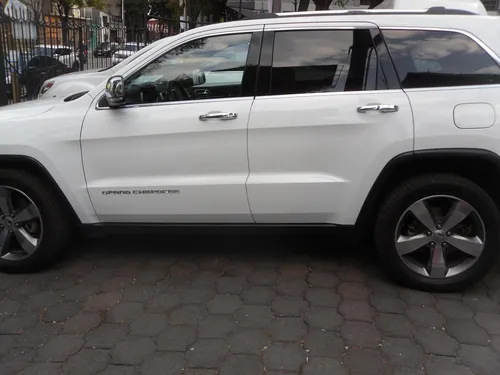 Jeep Grand Cherokee 3.6 Limited Lujo V6 4x2 At