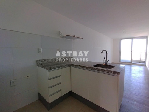 Apartamento En Alquiler De 2 Dormitorios En Cordón (ref: Ast-2550)