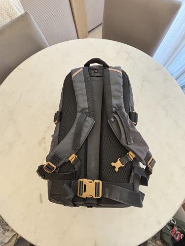 Mochila Quechua Arpenaz Nh 500 Gris Oscuro Liso (Usado)