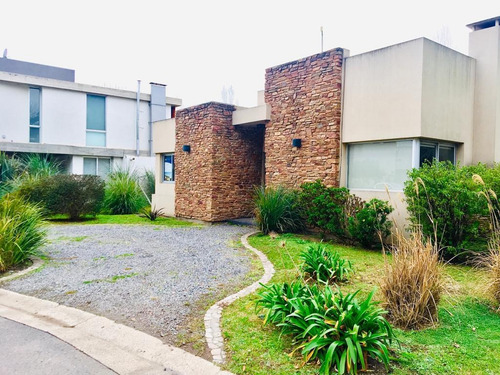 Casa En Venta Barrio Cerrado Moreno