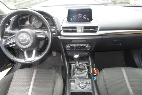 Mazda 3 2.0 Touring MT