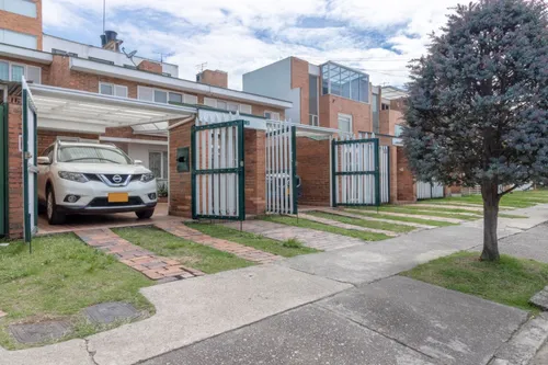Casa En Venta En Batán. Cod V8277