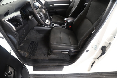 Toyota Hilux 4x2 Doble Cab Srv 2.8 Tdi Manual 2017 313ba