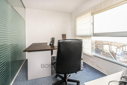 Oficina En Alquiler Amueblada Frente A Wtc Con Garage, Cocina Y Baño