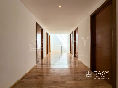 Casa De Lujo En Lomas Con Uso Mixto Y Jardín