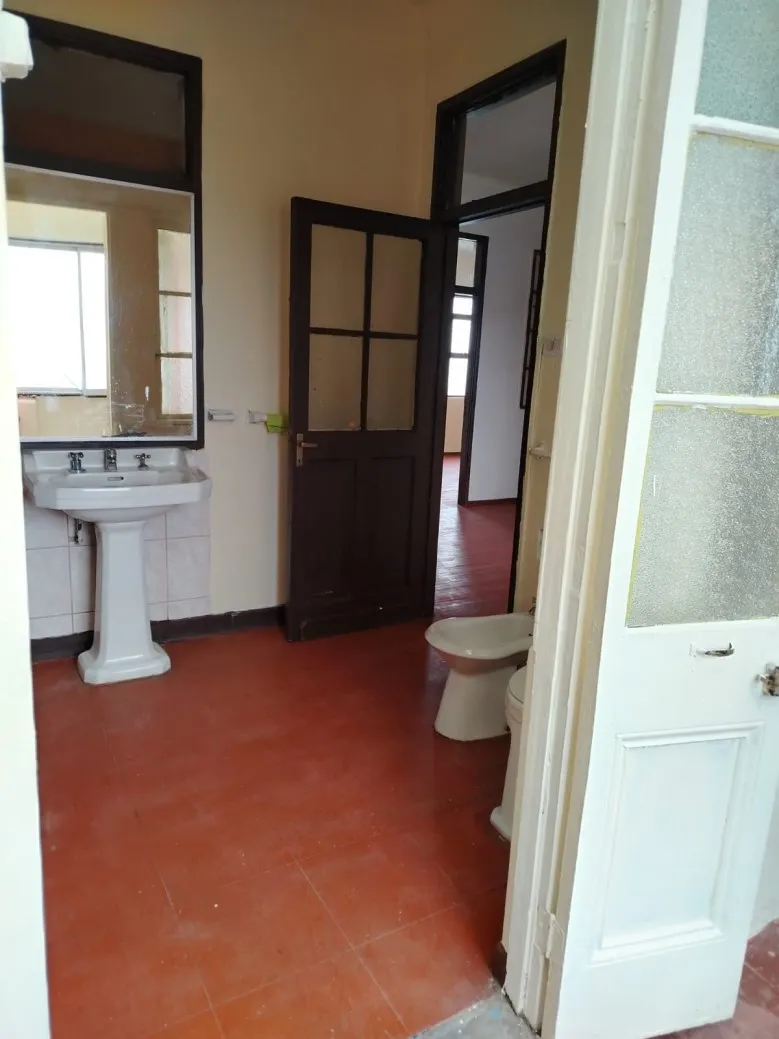 Imagen 5 de 27 de 220.000.000 Casa Grande Antigua 4d 2b 2est Valpo.
