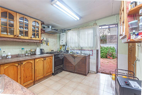 Casa En Venta De 5 Dorm. Con Piscina En Las Condes