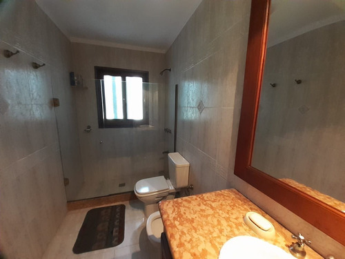 Casa En Venta De 6 Dormitorios En Lugano