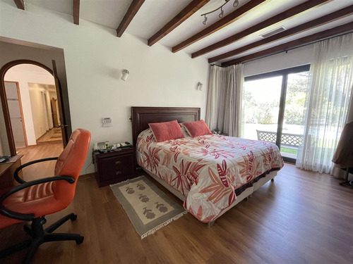 Casa En Venta De 4 Dorm. En Lo Barnechea Jardin Dehesa