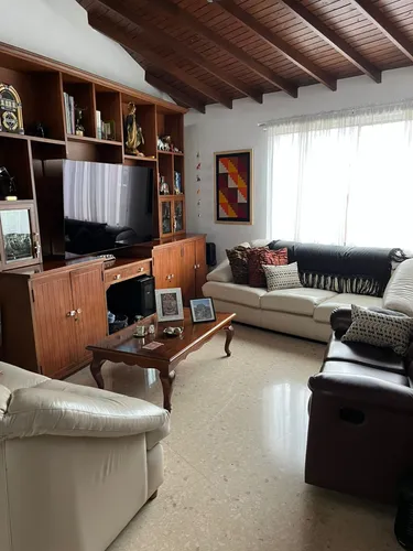 Casa En Venta En El Poblado. Cod V12459