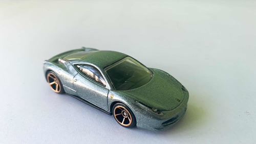 Hot Wheels Ferrari 458 Italia Deportivo Plateado 2010