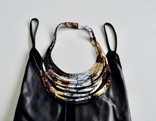 Imagen 4 de 5 de Collar Ondas Corto - Oro, Blanco Y Negro