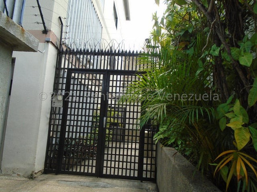 En Boleita Norte Se Vende Edificio Uso Industrial, Comercial O Residencial De 4 Niveles