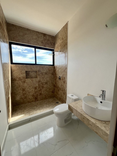 Casa En Venta En Morera, Cholul, De 4 Habitaciones Con Alberca