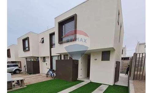 Casa 3d 2b De 2 Pisos Condominio En Costa Laguna