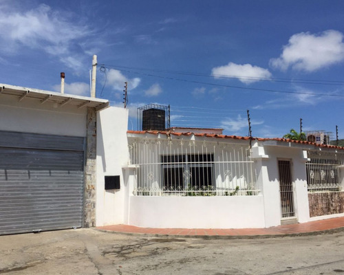 Re/max 2mil Vende Casaen Urb. Playa El Angel, Mun. Maneiro, Isla De Margarita, Edo. Nueva Esparta