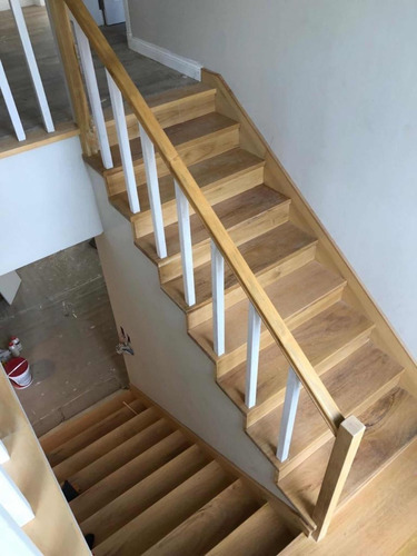 Escalera De Madera Revestimiento Y Estructuras