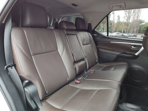 Imagen 19 de 20 de Toyota Sw4 2018 Srx 4x4 At 7 Asientos Hilux Abasto Motors