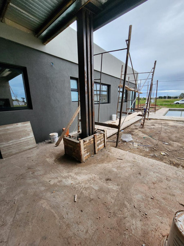 Casa En Venta 3 Dormitorios Ibarlucea